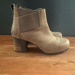 Sorel Addington Chelsea Boot Pebble/Brown W9